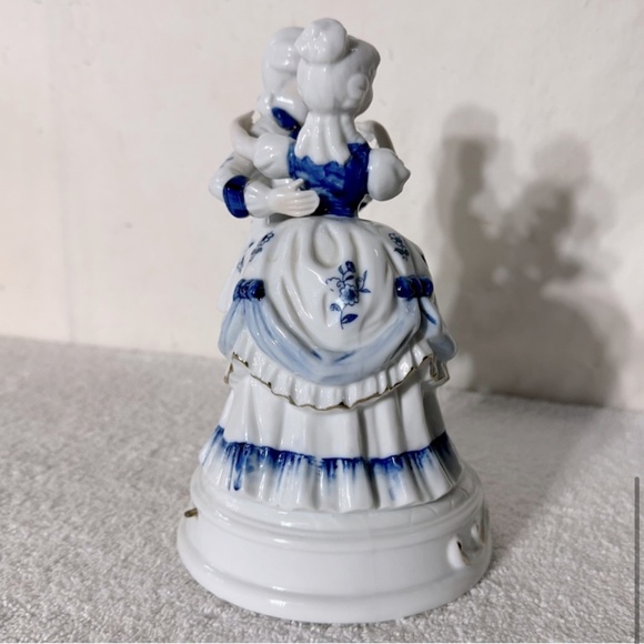 Vintage Porcelain French Colonial Couple Dancing Music Box - Picture 7 of 13